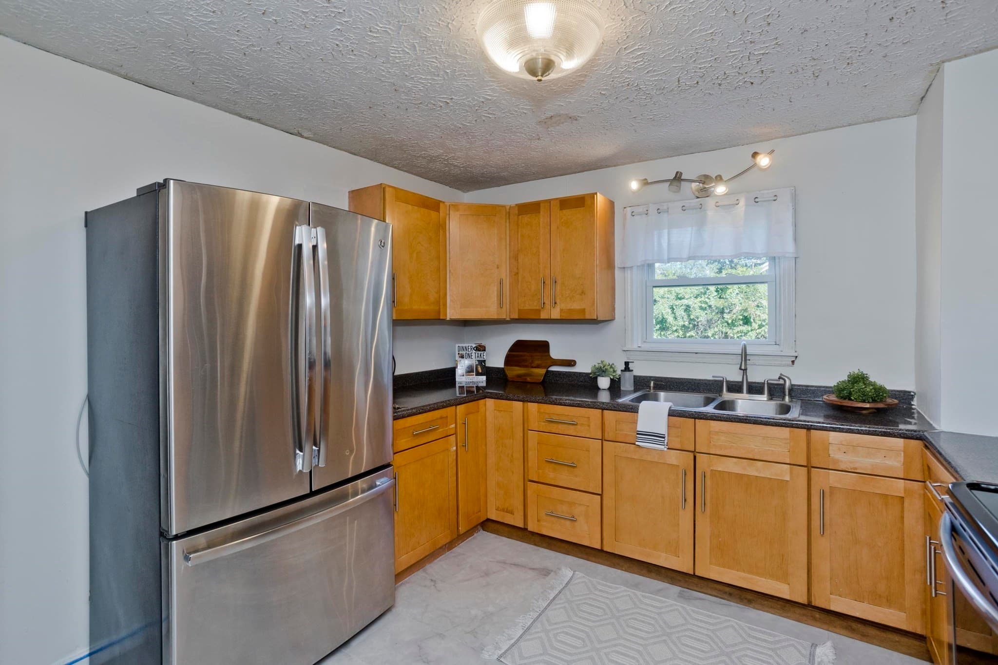 Single Family Residence at 23 Jenness St, Springfield MA 01104, Springfield, photo 3 of 33