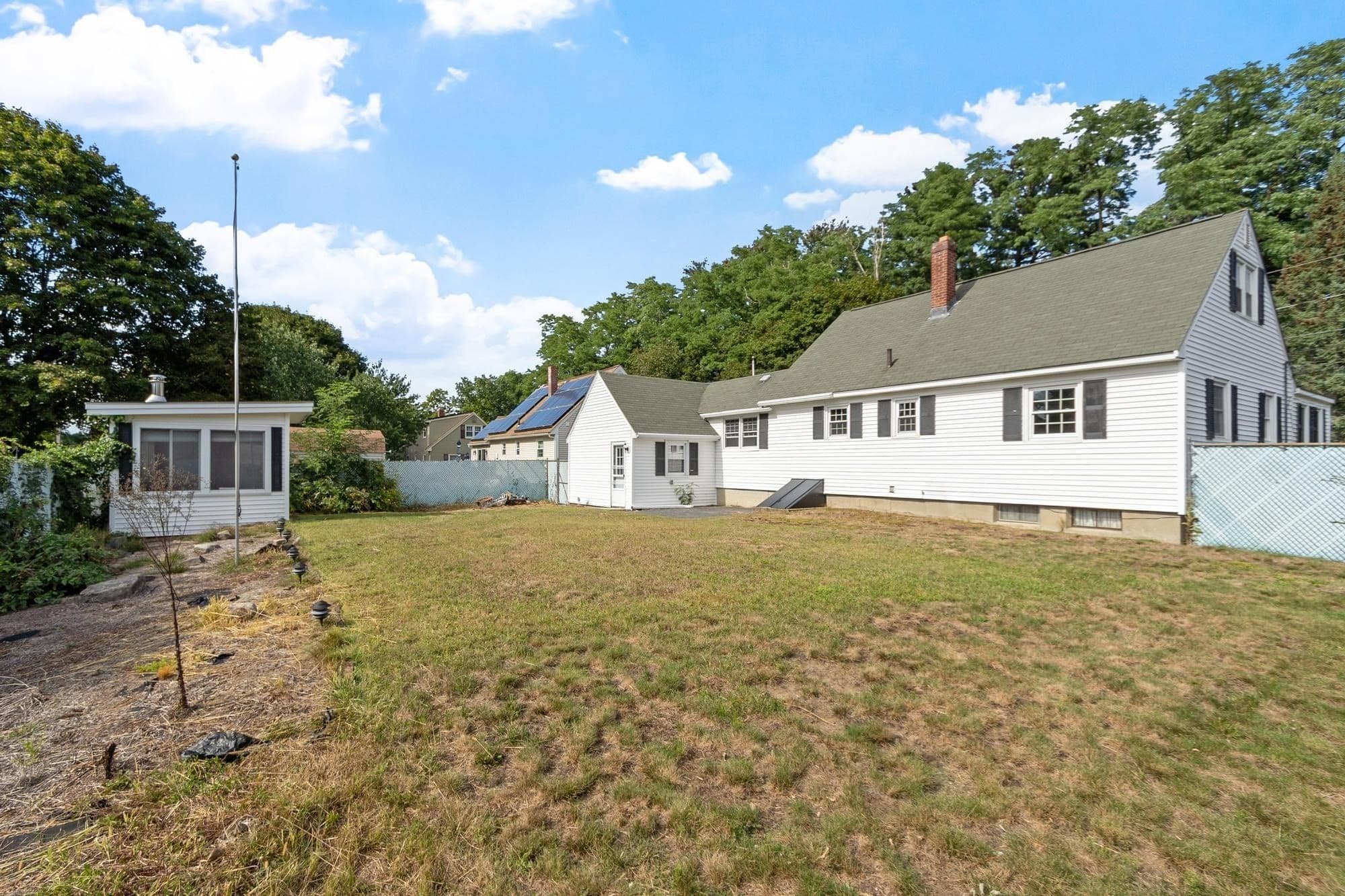 Single Family Residence at 82 Russell St, Haverhill MA 01830, Haverhill, photo 3 of 32