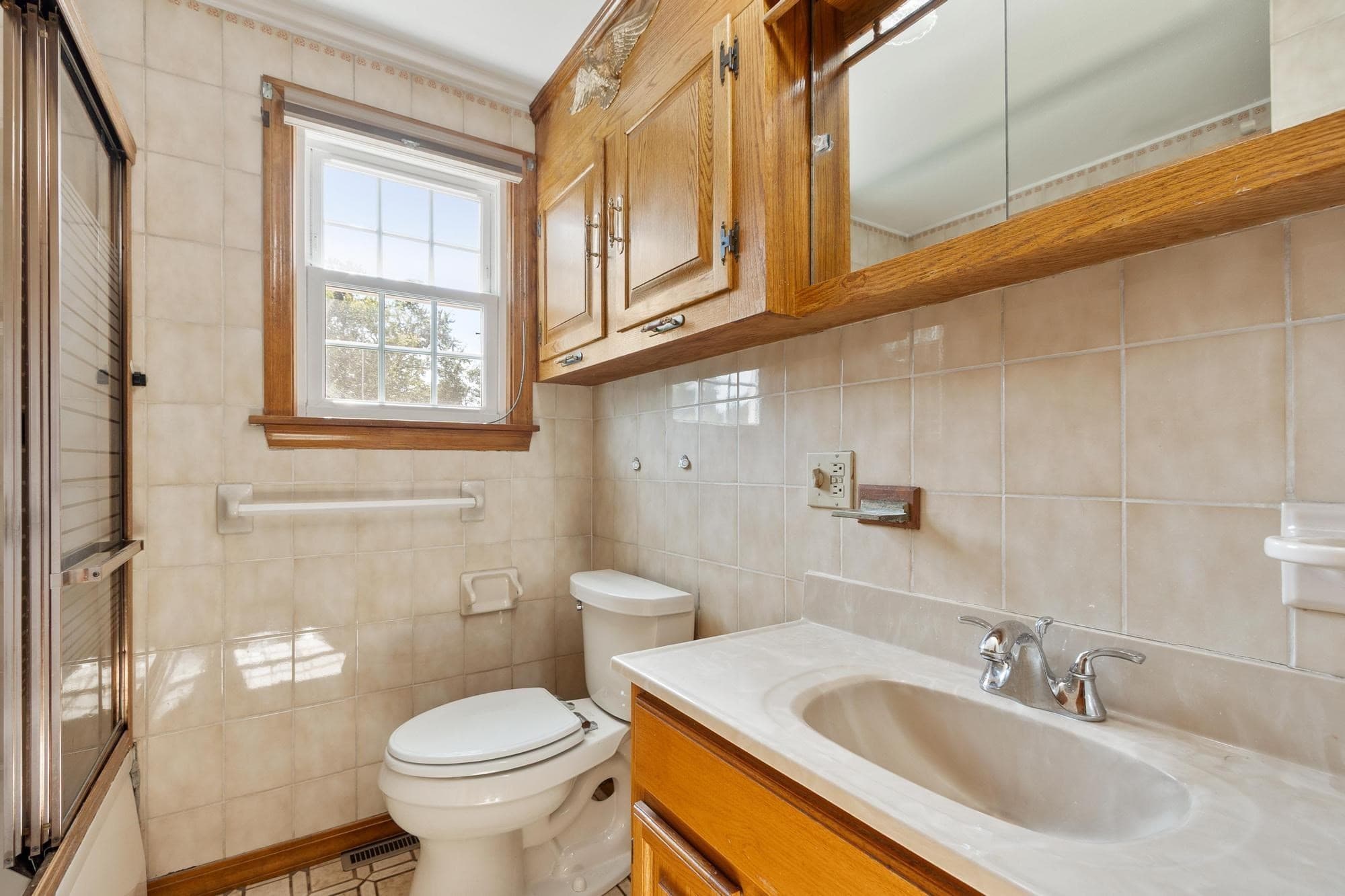 Single Family Residence at 82 Russell St, Haverhill MA 01830, Haverhill, photo 20 of 32