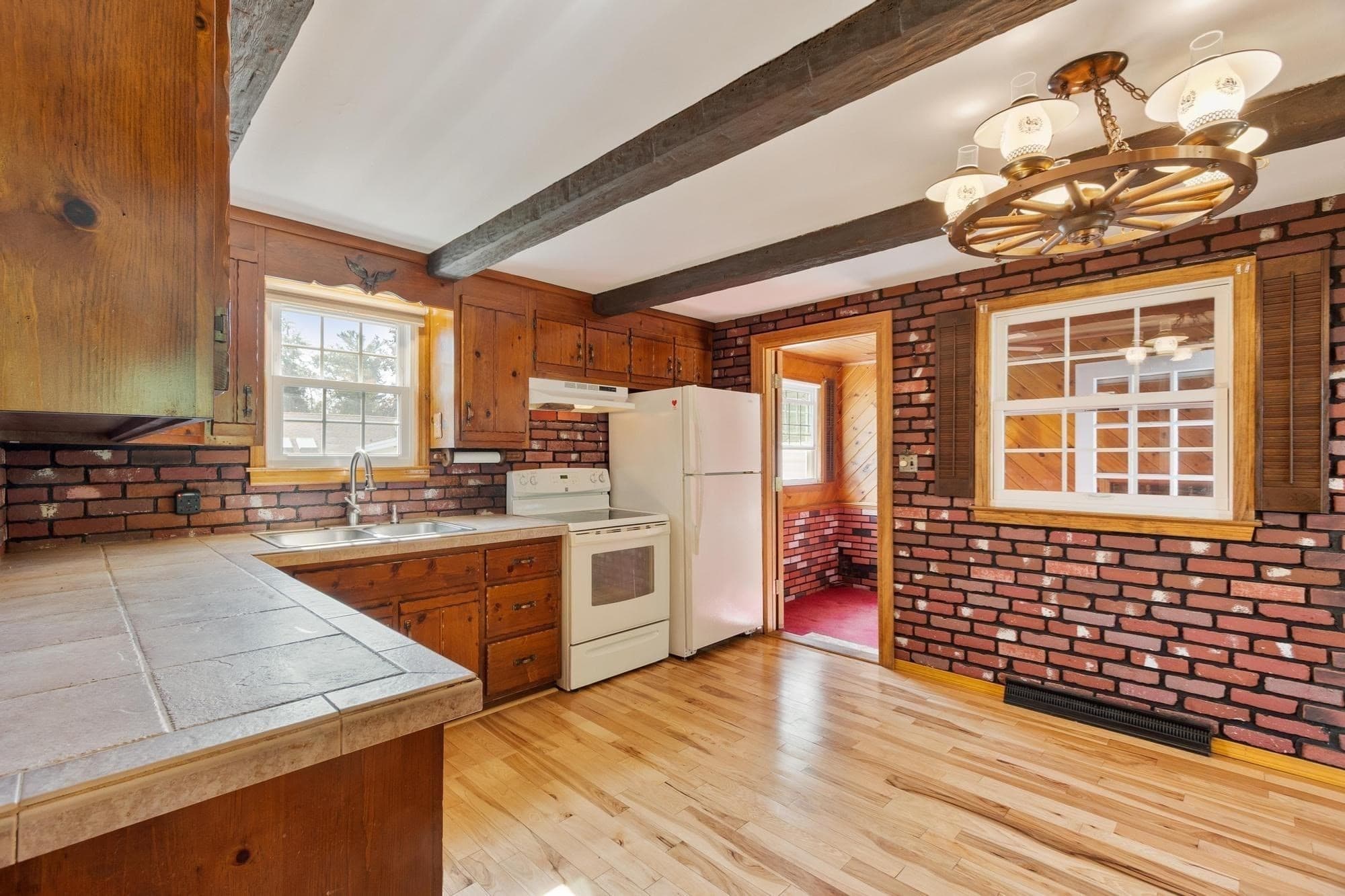 Single Family Residence at 82 Russell St, Haverhill MA 01830, Haverhill, photo 10 of 32