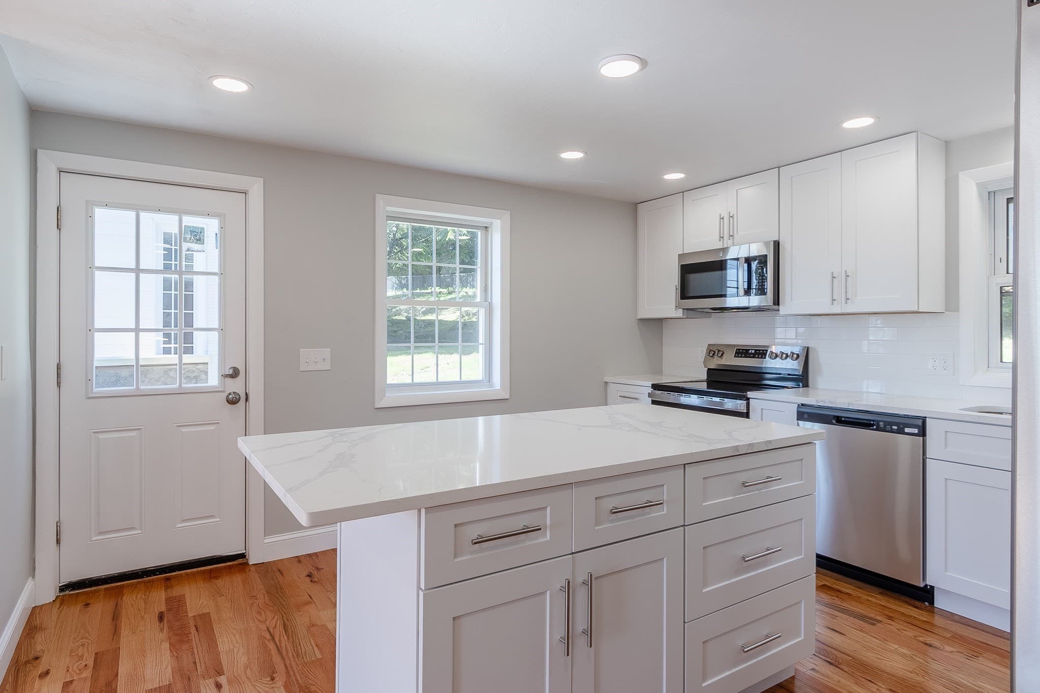 Single Family Residence at 32A Boylston Street, Worcester MA 01605, photo 7 of 26