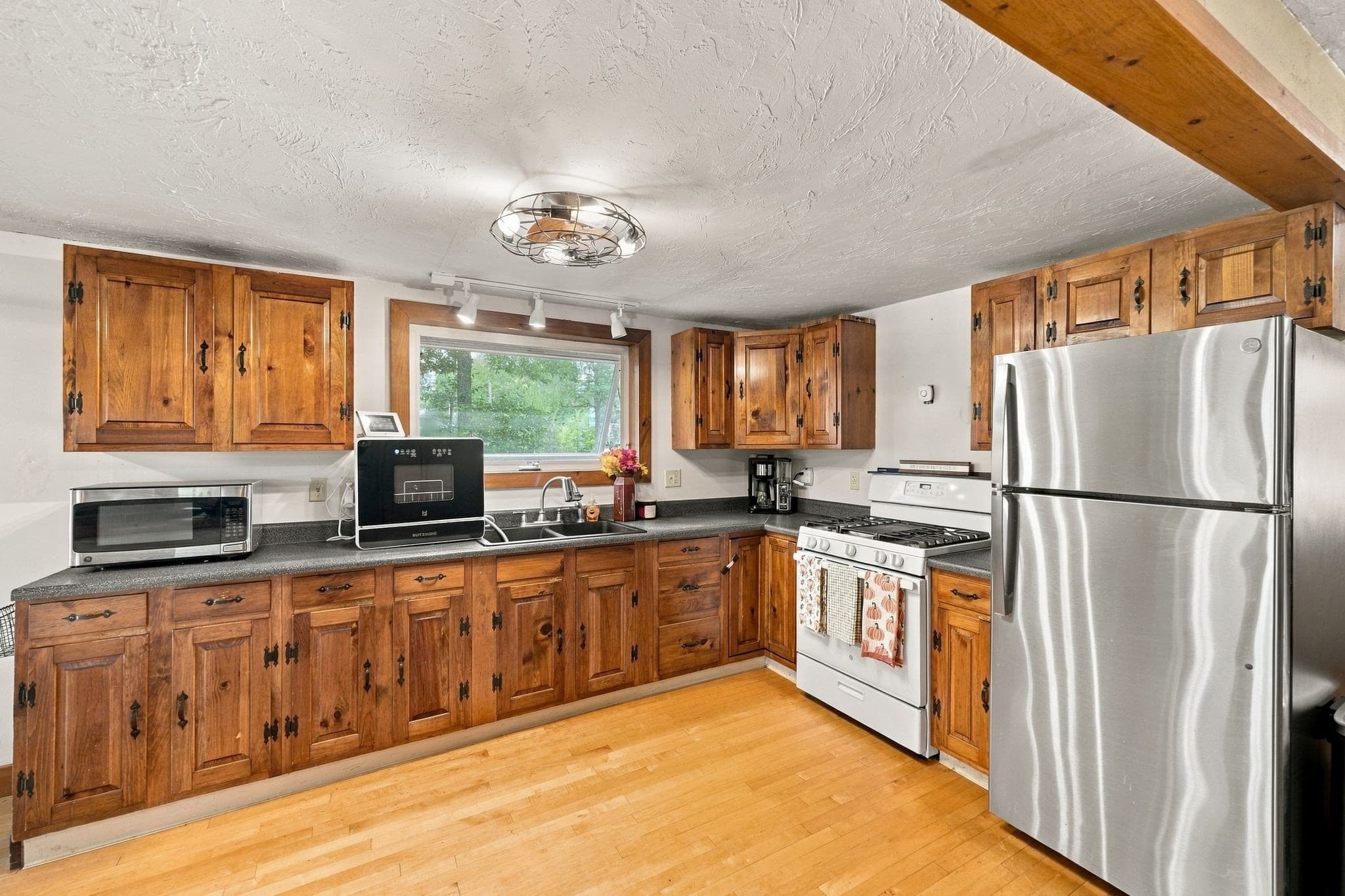 Single Family Residence at 39 Lakeview Dr, Leominster MA 01453, Leominster, photo 23 of 42