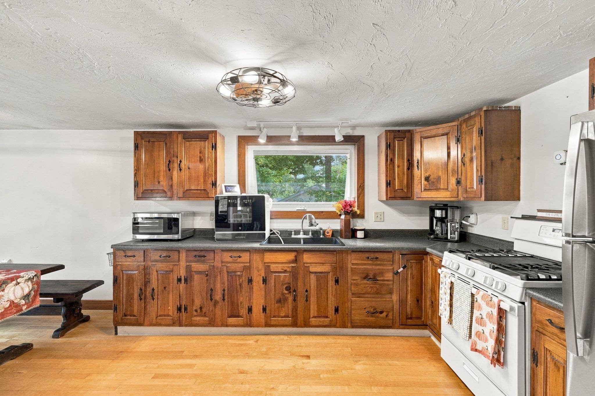 Single Family Residence at 39 Lakeview Dr, Leominster MA 01453, Leominster, photo 22 of 42