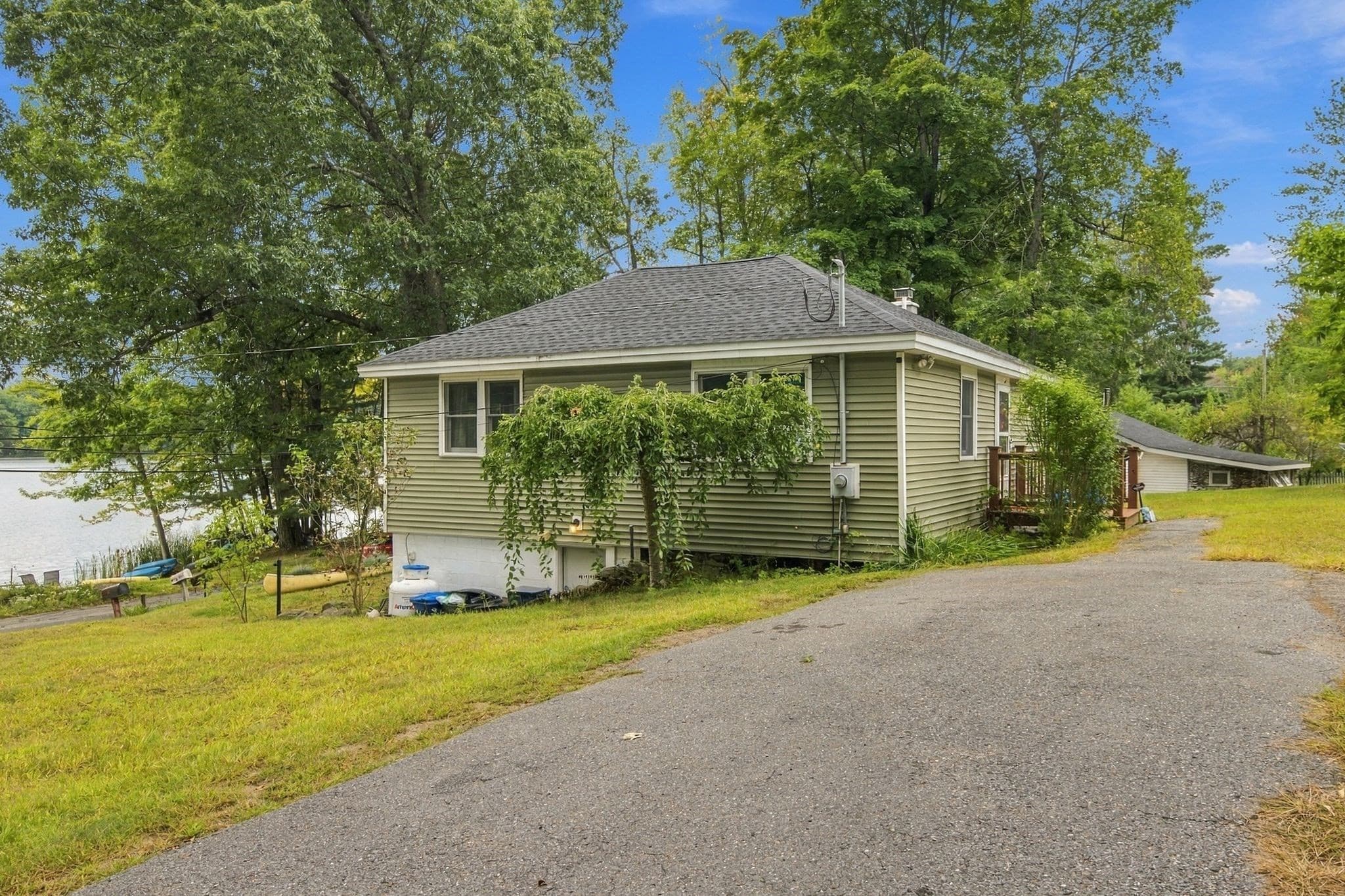 Single Family Residence at 39 Lakeview Dr, Leominster MA 01453, Leominster, photo 3 of 42