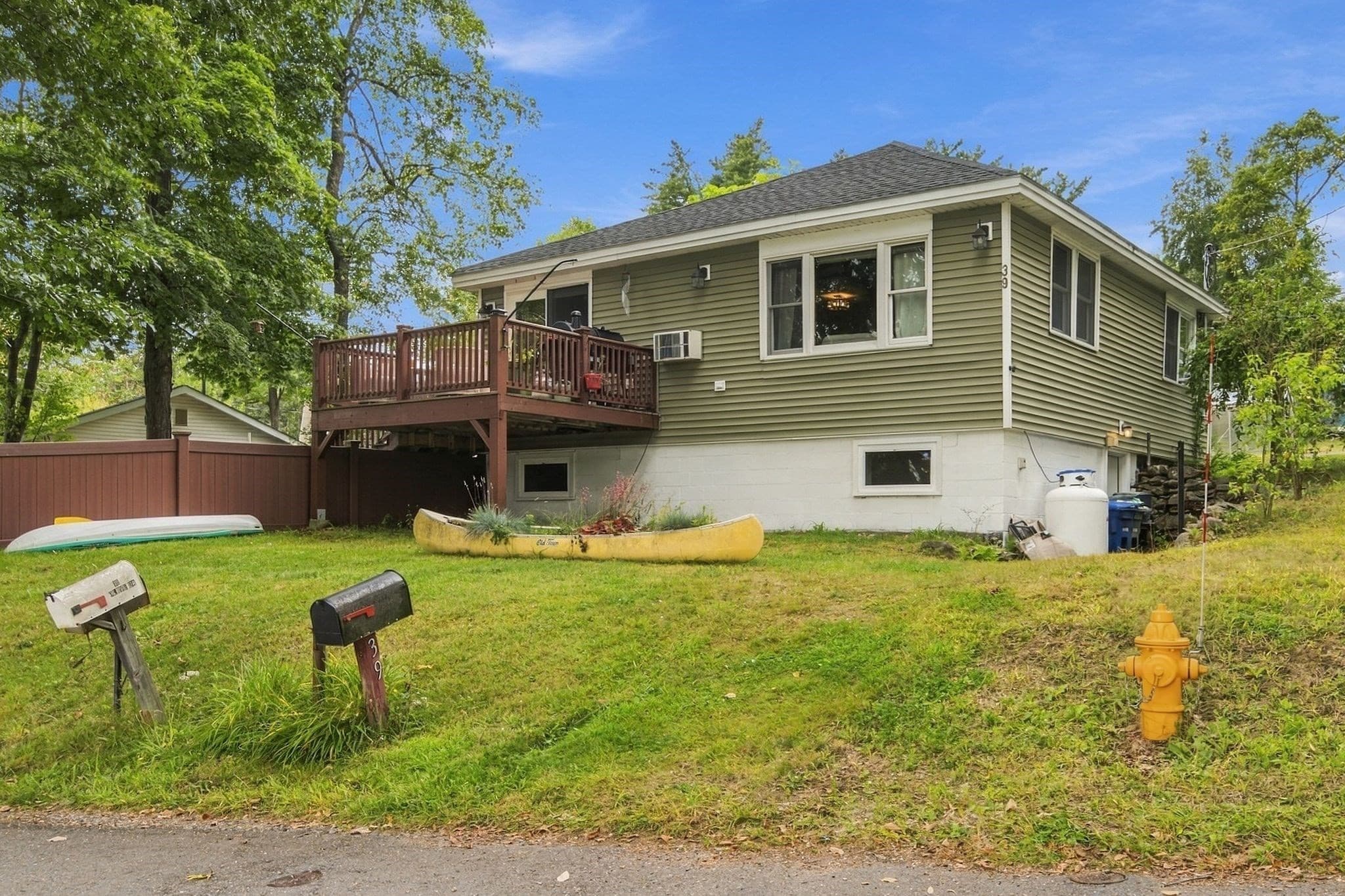 39 Lakeview Dr, Leominster MA 01453