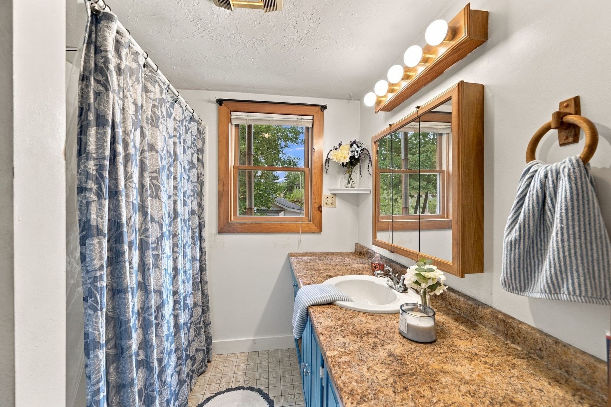 Single Family Residence at 39 Lakeview Dr, Leominster MA 01453, Leominster, photo 33 of 42