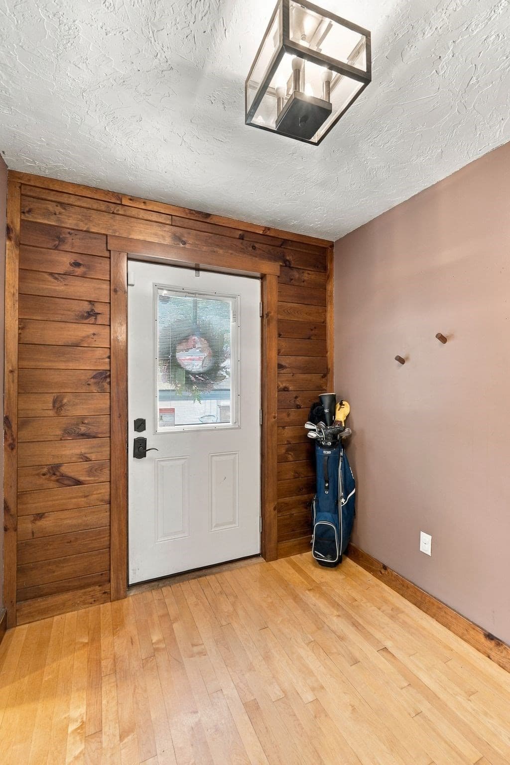Single Family Residence at 39 Lakeview Dr, Leominster MA 01453, Leominster, photo 19 of 42