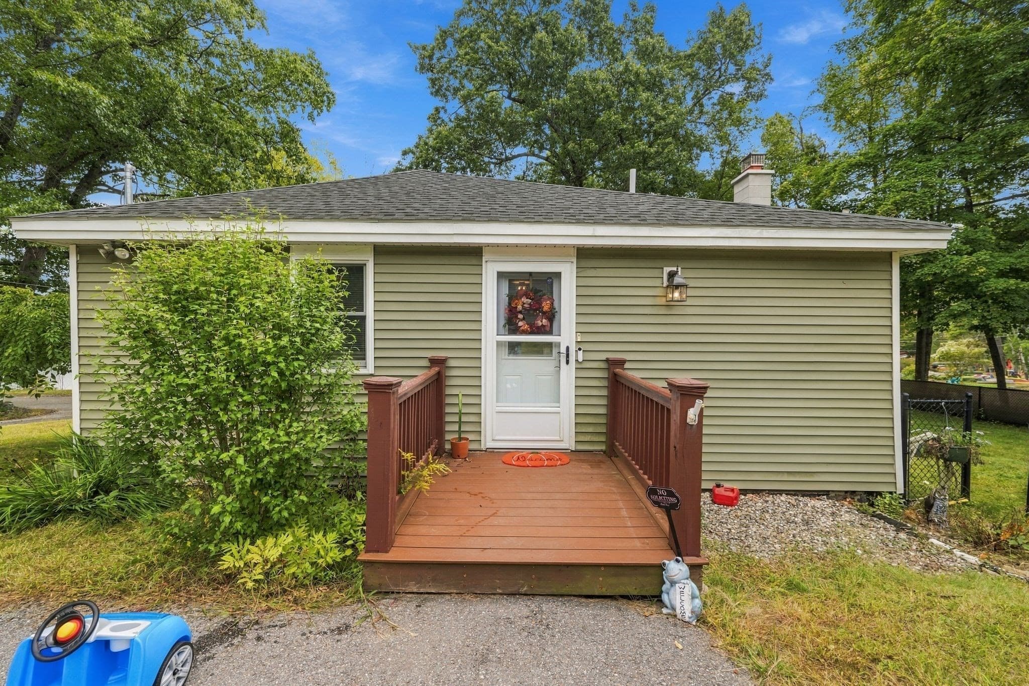 Single Family Residence at 39 Lakeview Dr, Leominster MA 01453, Leominster, photo 4 of 42