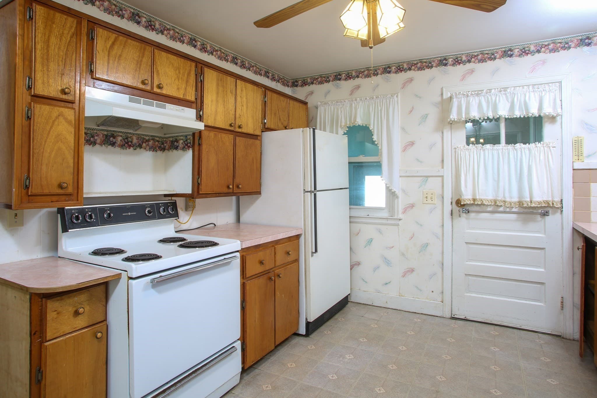 Single Family Residence at 421 Elm St, Pittsfield MA 01201, Pittsfield, photo 7 of 31