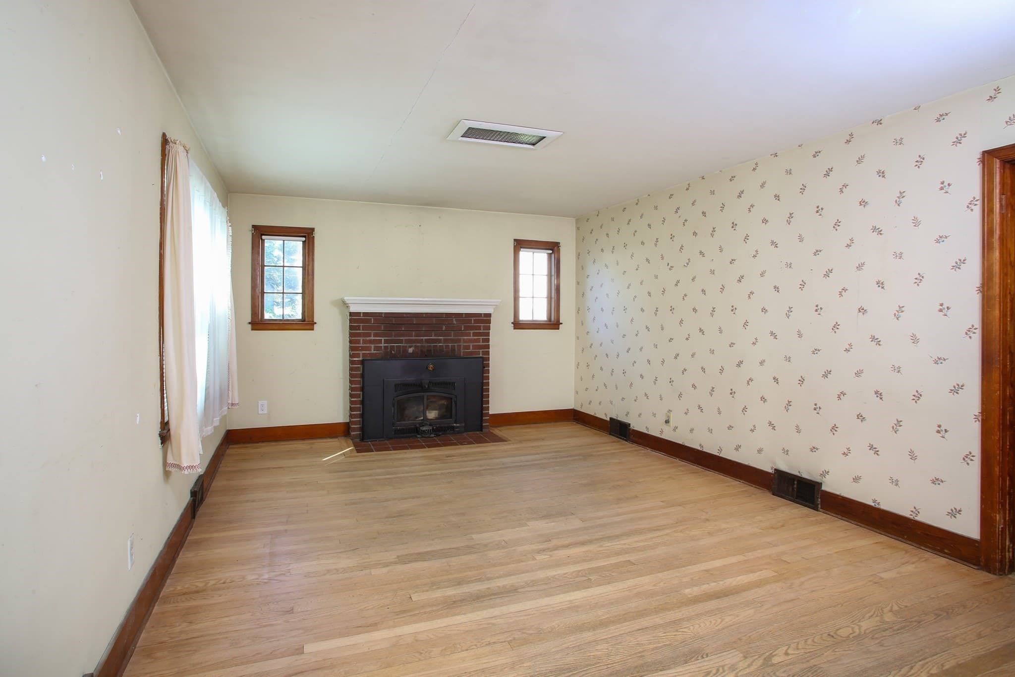 Single Family Residence at 421 Elm St, Pittsfield MA 01201, Pittsfield, photo 11 of 31