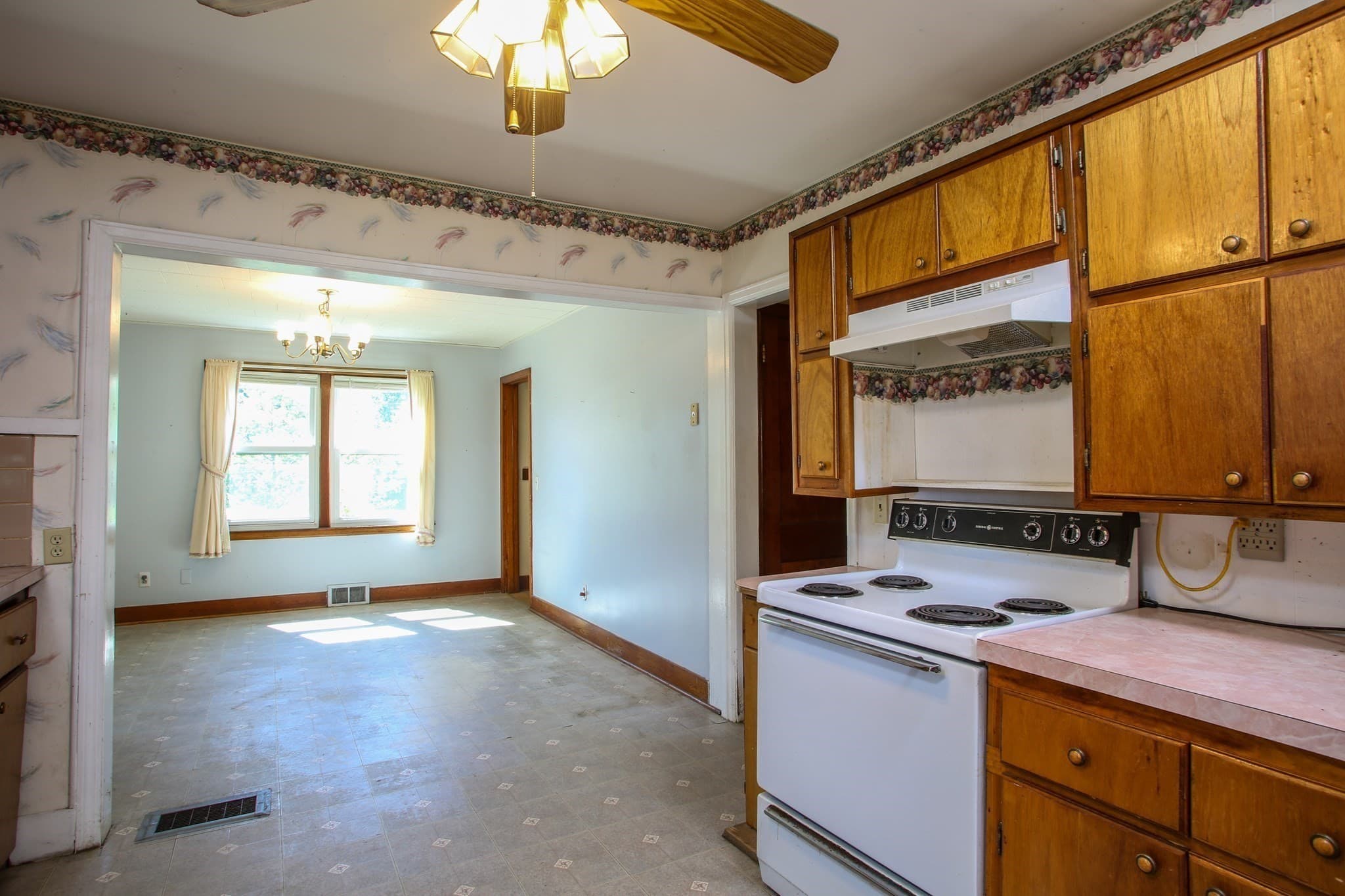 Single Family Residence at 421 Elm St, Pittsfield MA 01201, Pittsfield, photo 8 of 31