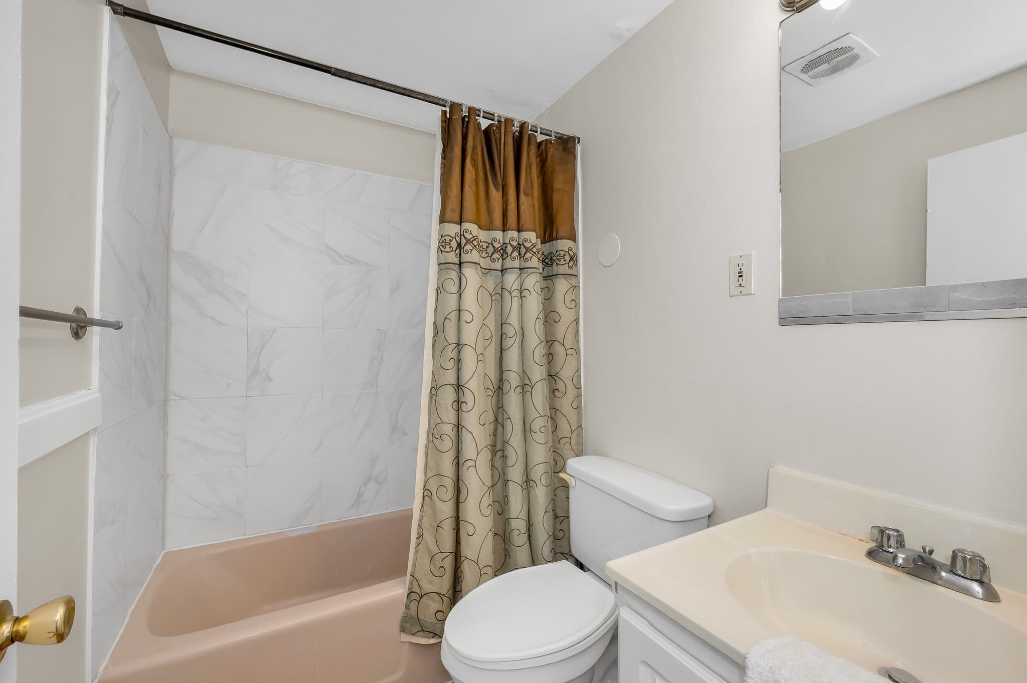 Condominium at 90 E Broadway # 11, Derry NH 03038, Derry, photo 17 of 25