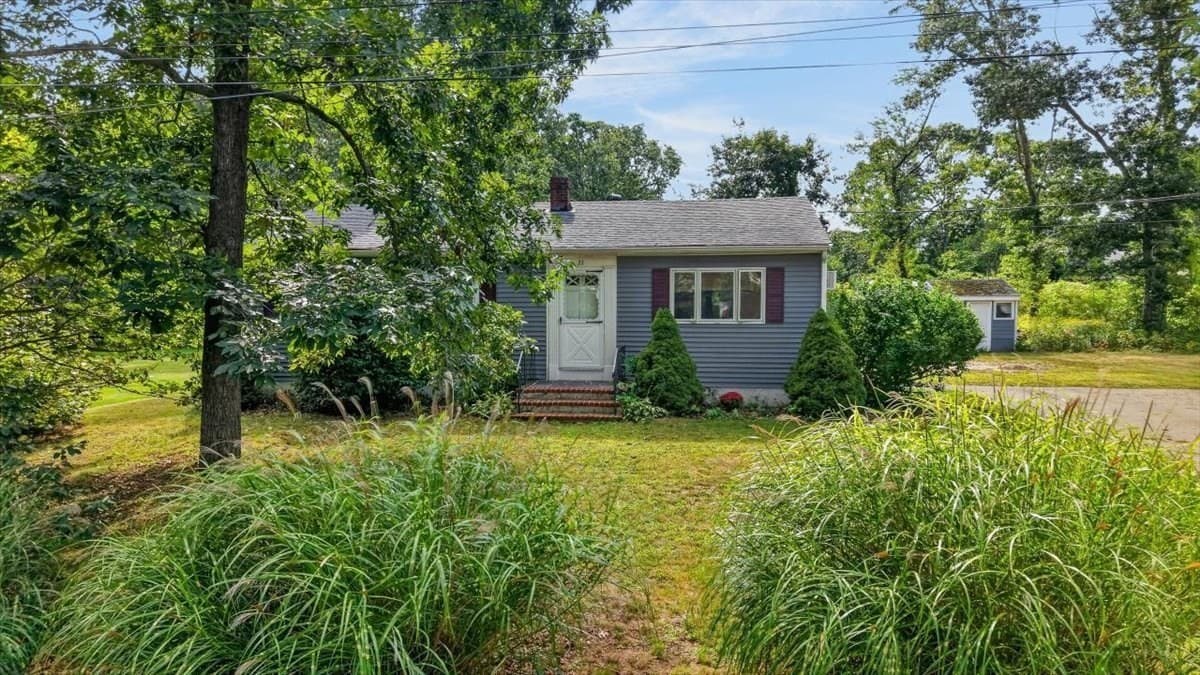 Single Family Residence at 21 Timothy St, Fairhaven MA 02719, Fairhaven, photo 2 of 34