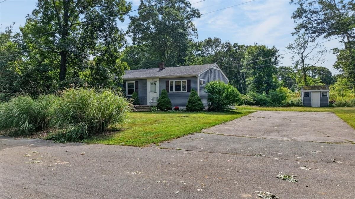 21 Timothy St, Fairhaven MA 02719