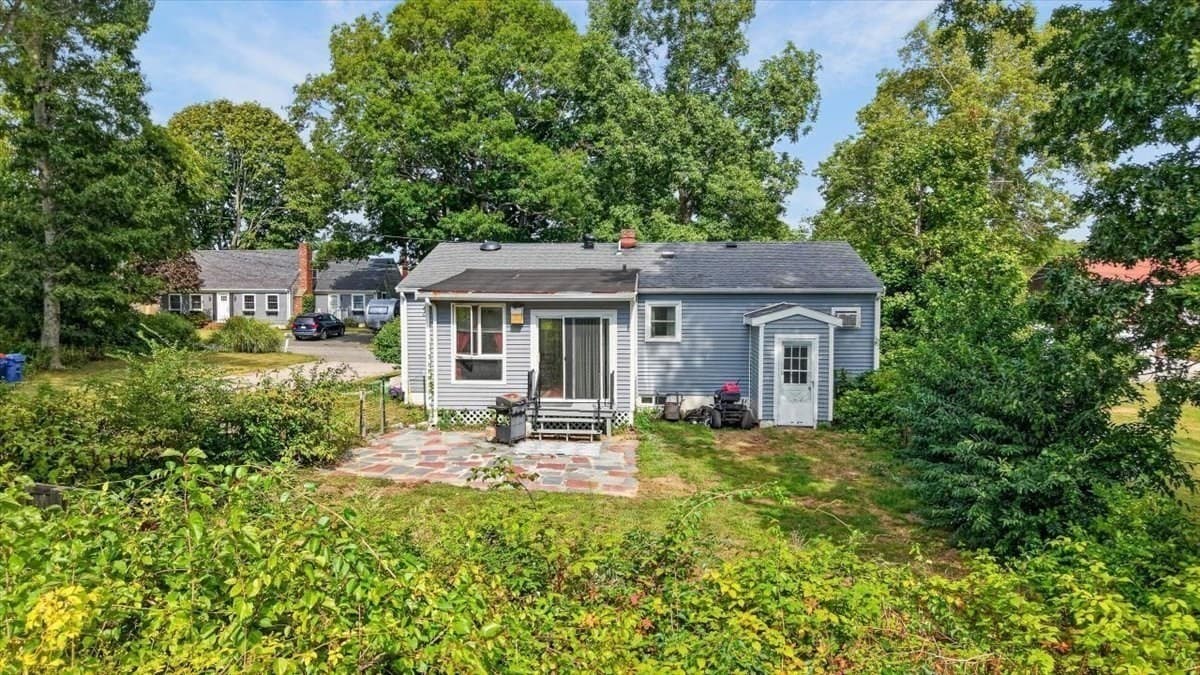 Single Family Residence at 21 Timothy St, Fairhaven MA 02719, Fairhaven, photo 4 of 34