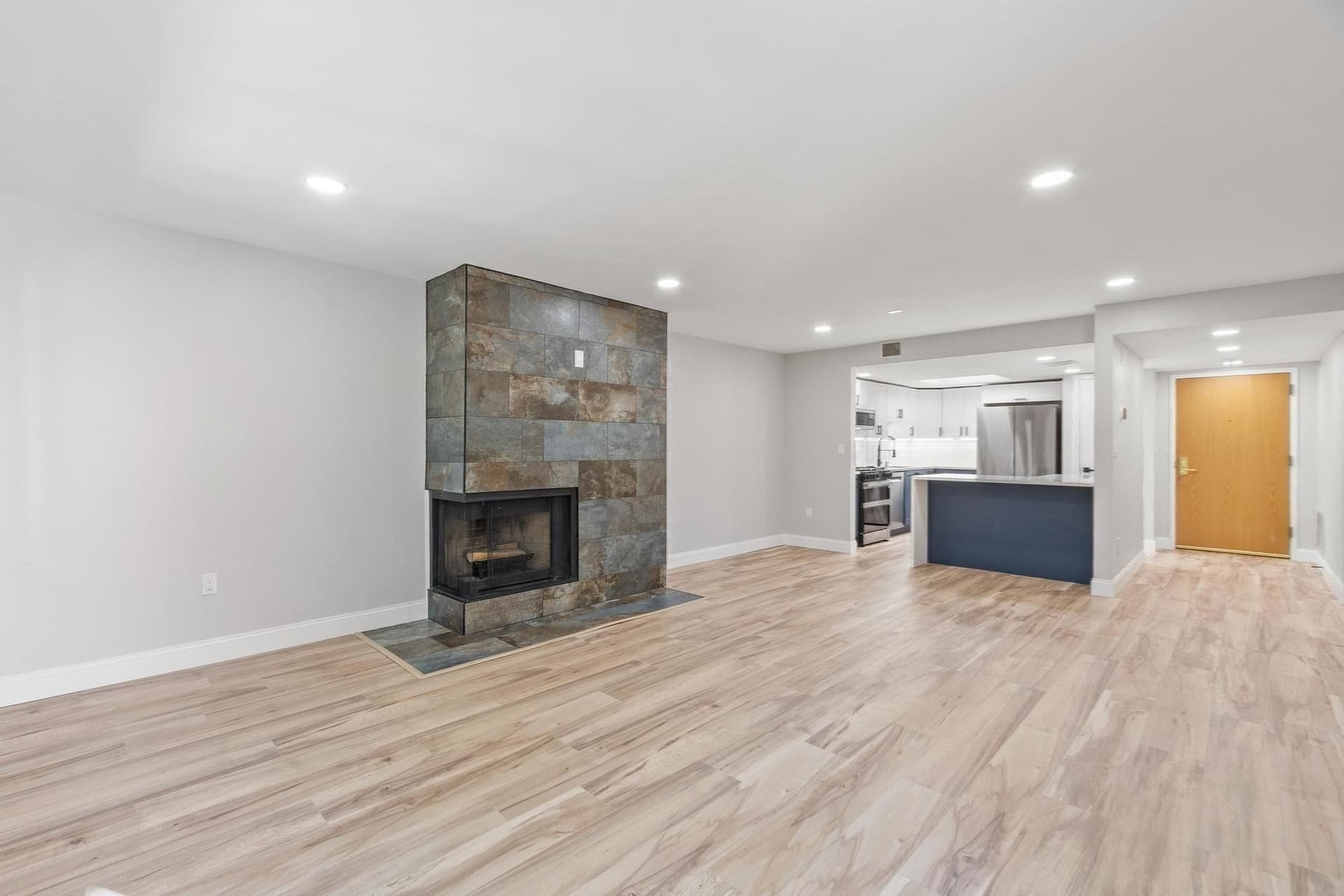 487 Place Ln # 487, Woburn MA 01801