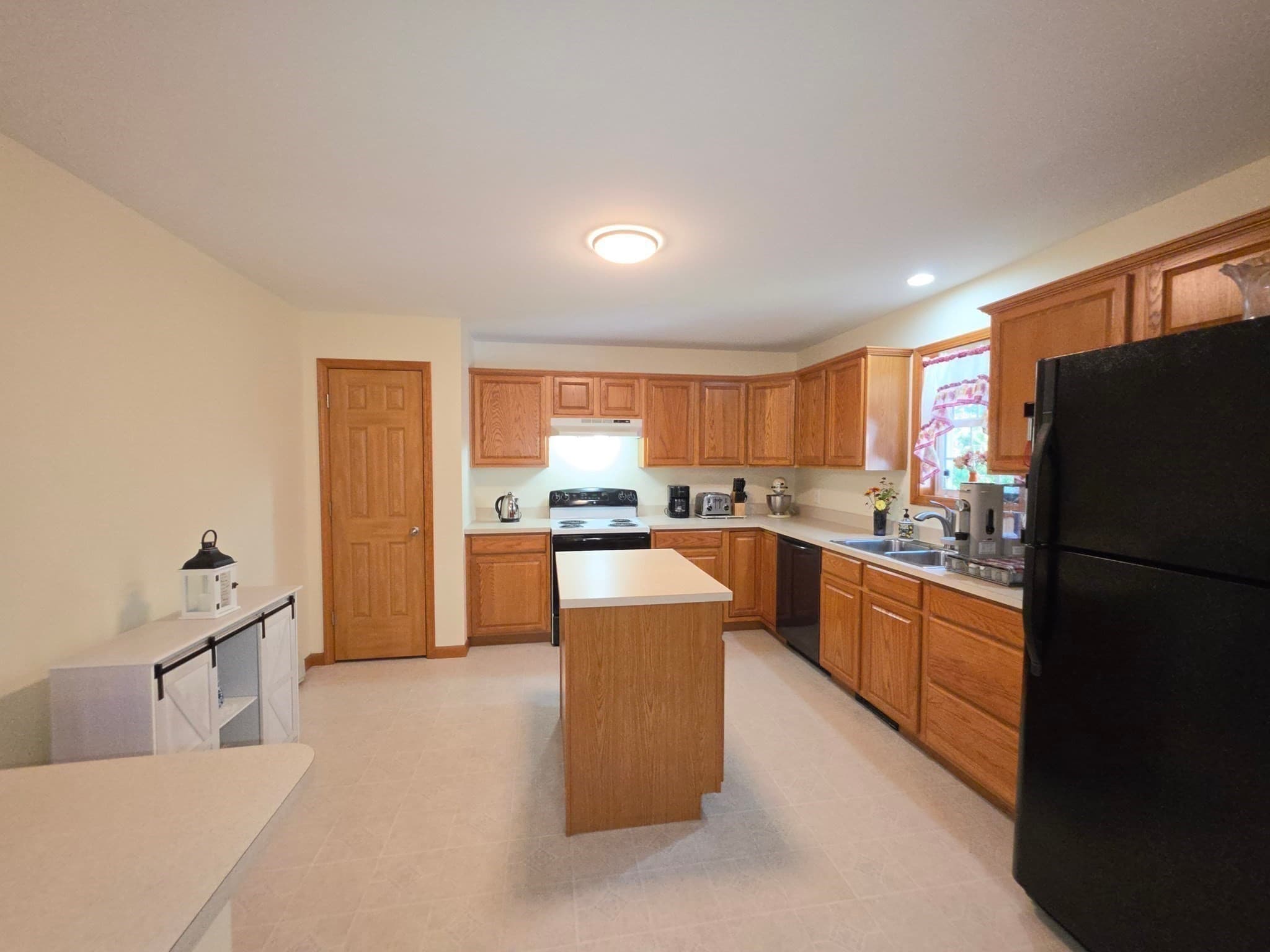 Single Family Residence at 36 Ludlow Road, Chicopee MA 01020, Chicopee, photo 9 of 42
