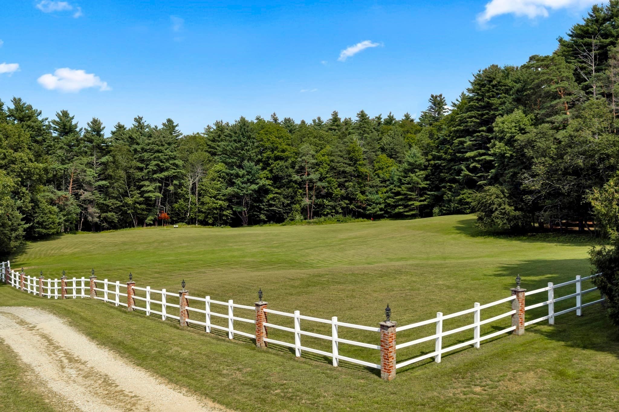 Single Family Residence at 87 E Brimfield Holland, Brimfield MA 01010, photo 9 of 40