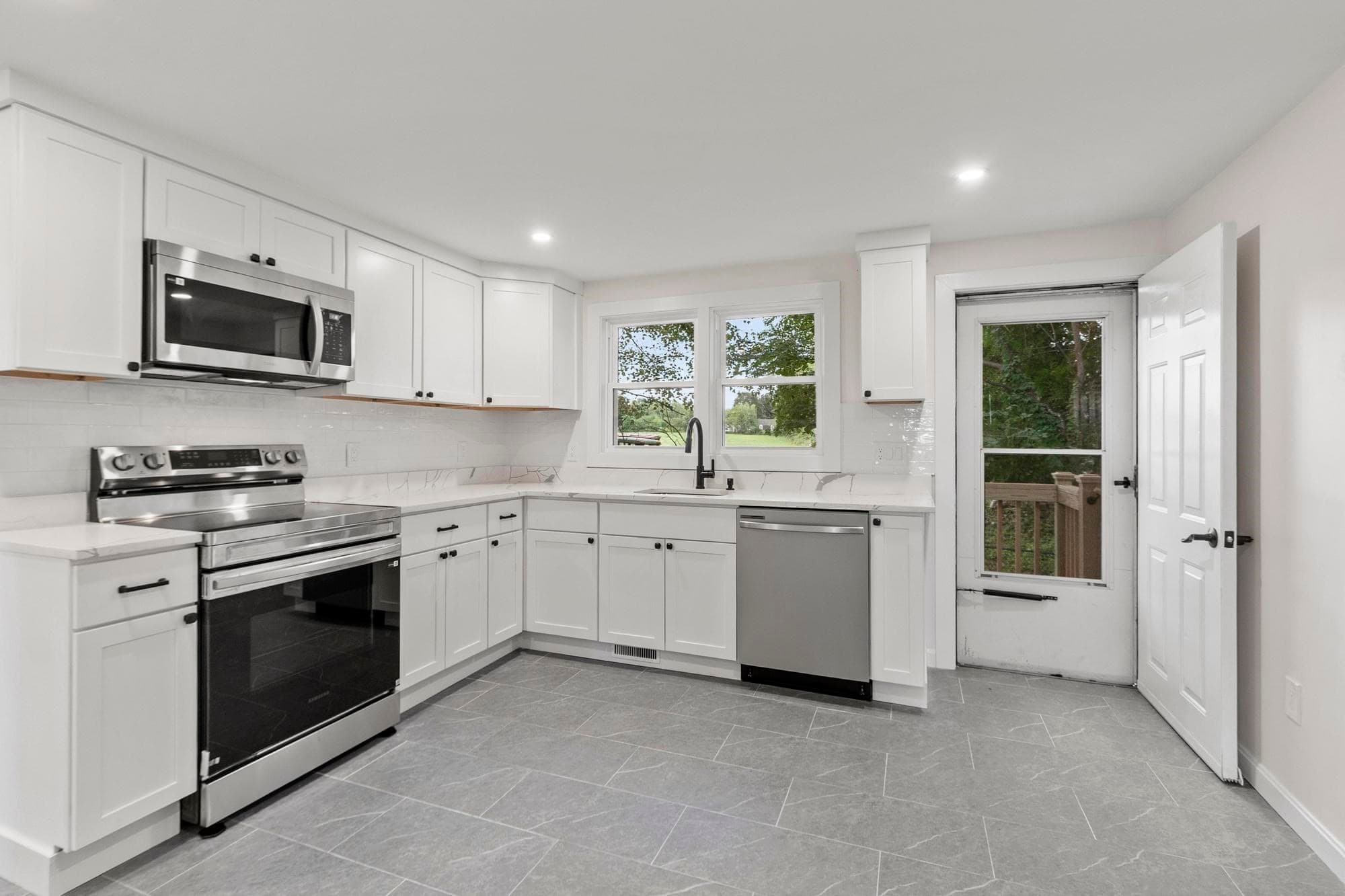 Single Family Residence at 186 Pleasant St, Lunenburg MA 01462, Lunenburg, photo 12 of 27