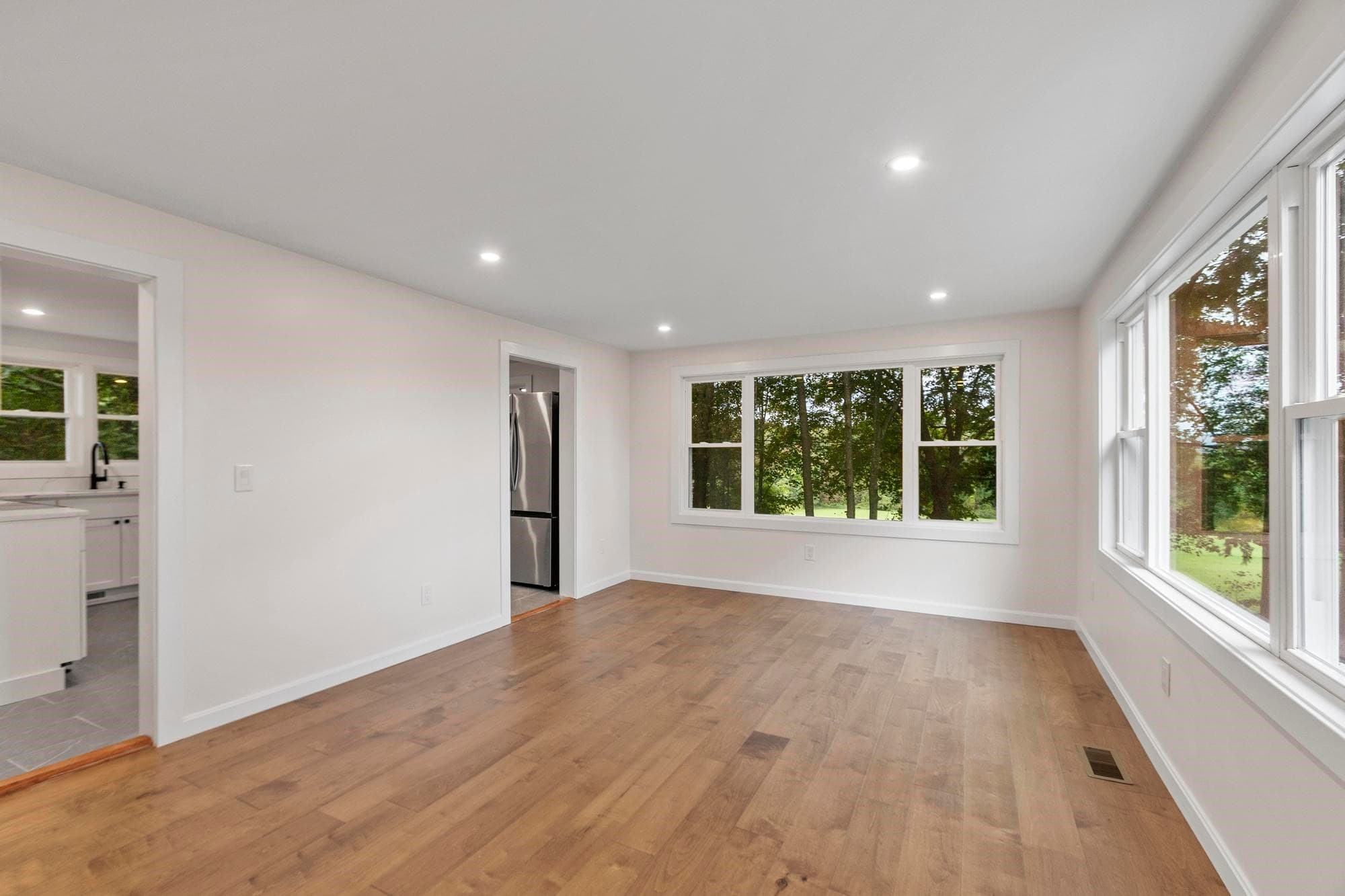 Single Family Residence at 186 Pleasant St, Lunenburg MA 01462, Lunenburg, photo 7 of 27