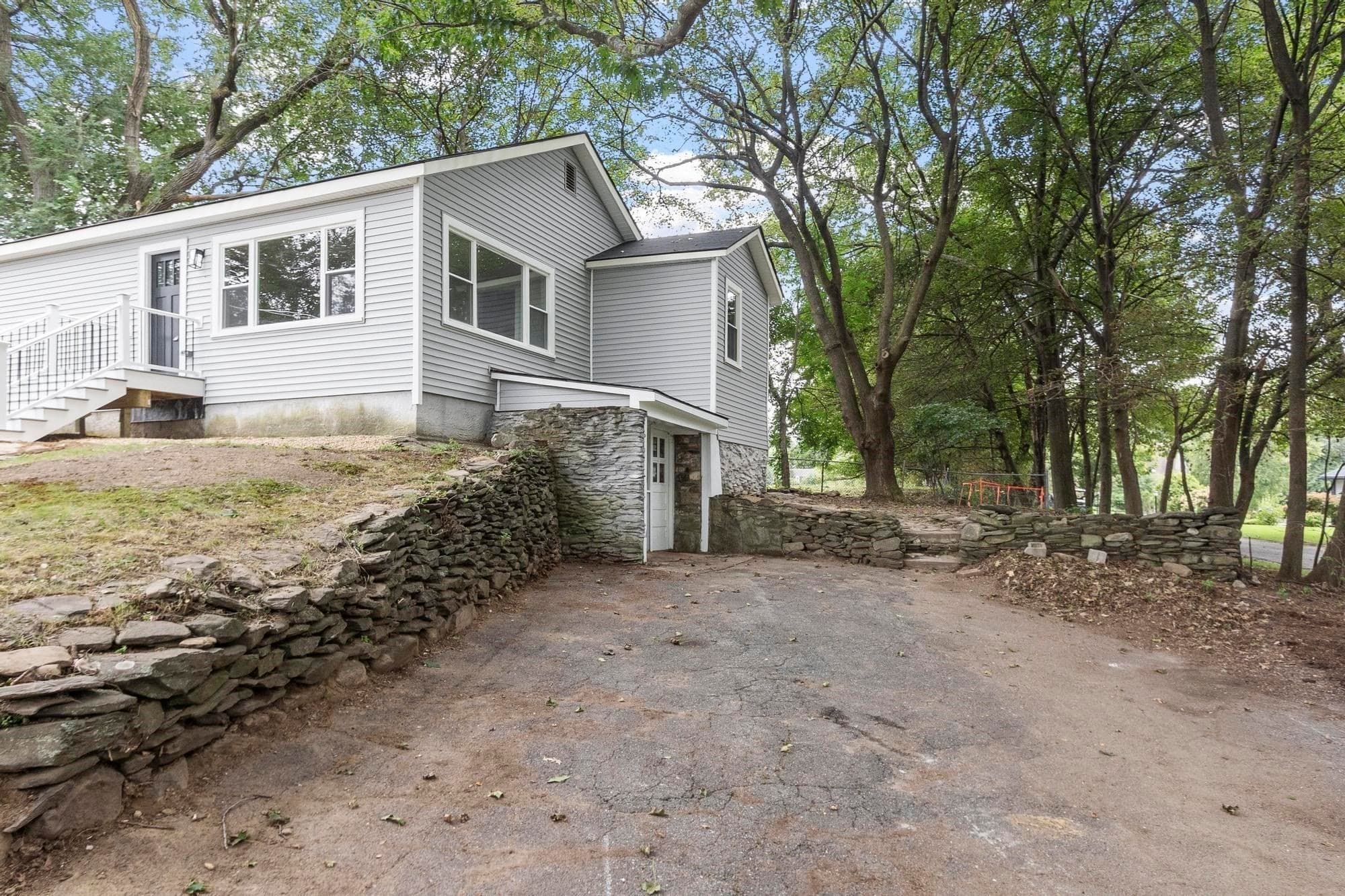 Single Family Residence at 186 Pleasant St, Lunenburg MA 01462, Lunenburg, photo 3 of 27