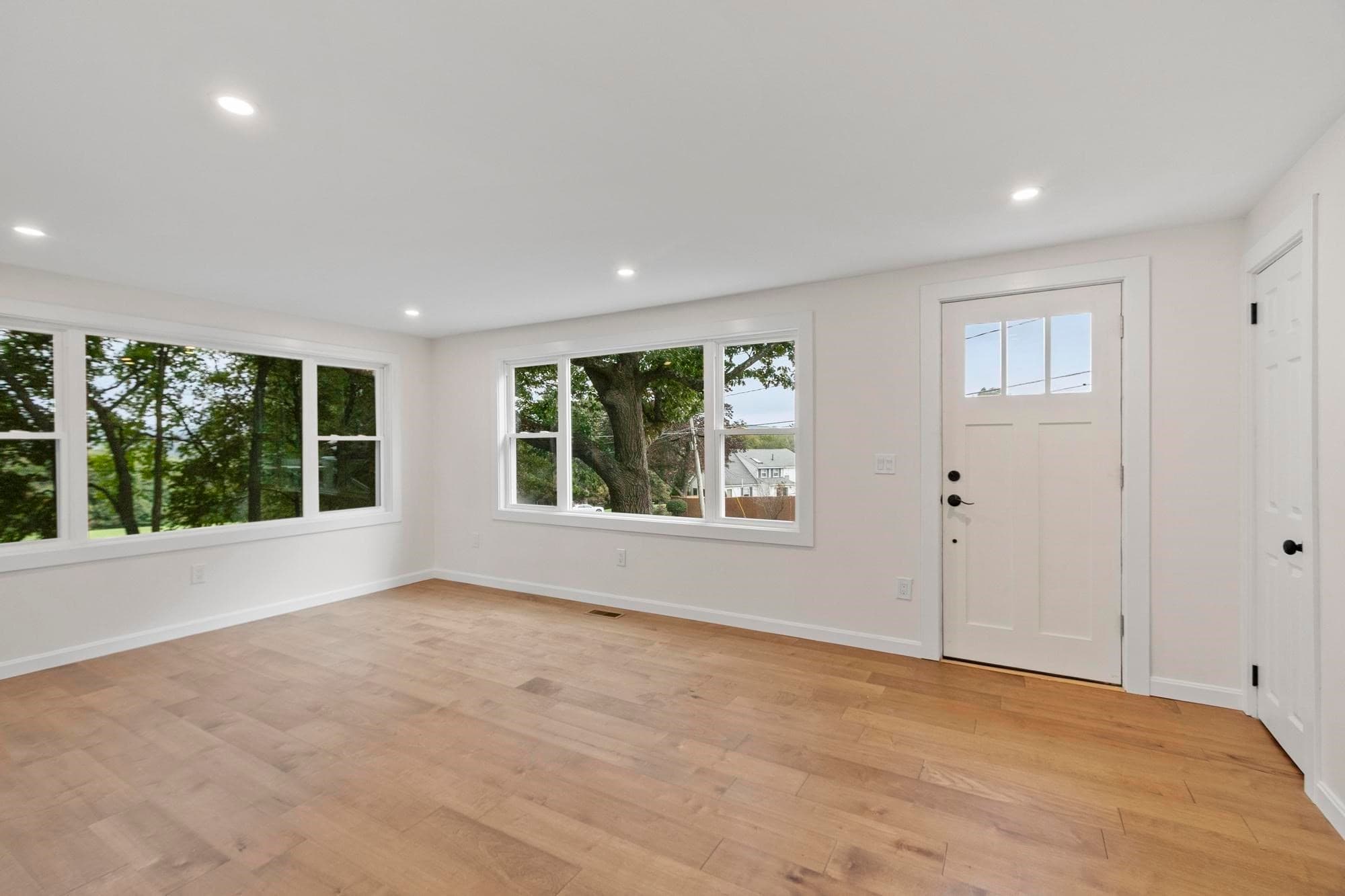 Single Family Residence at 186 Pleasant St, Lunenburg MA 01462, Lunenburg, photo 9 of 27