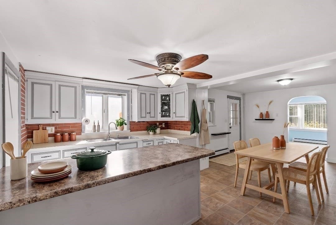 Single Family Residence at 368 Litchfield St, Leominster MA 01453, Leominster, photo 6 of 40