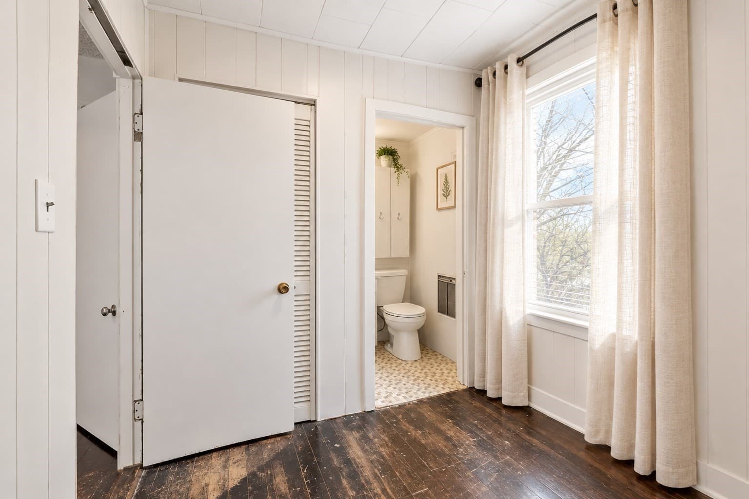 Single Family Residence at 99 Clover St, Worcester MA 01603, Worcester, photo 13 of 17