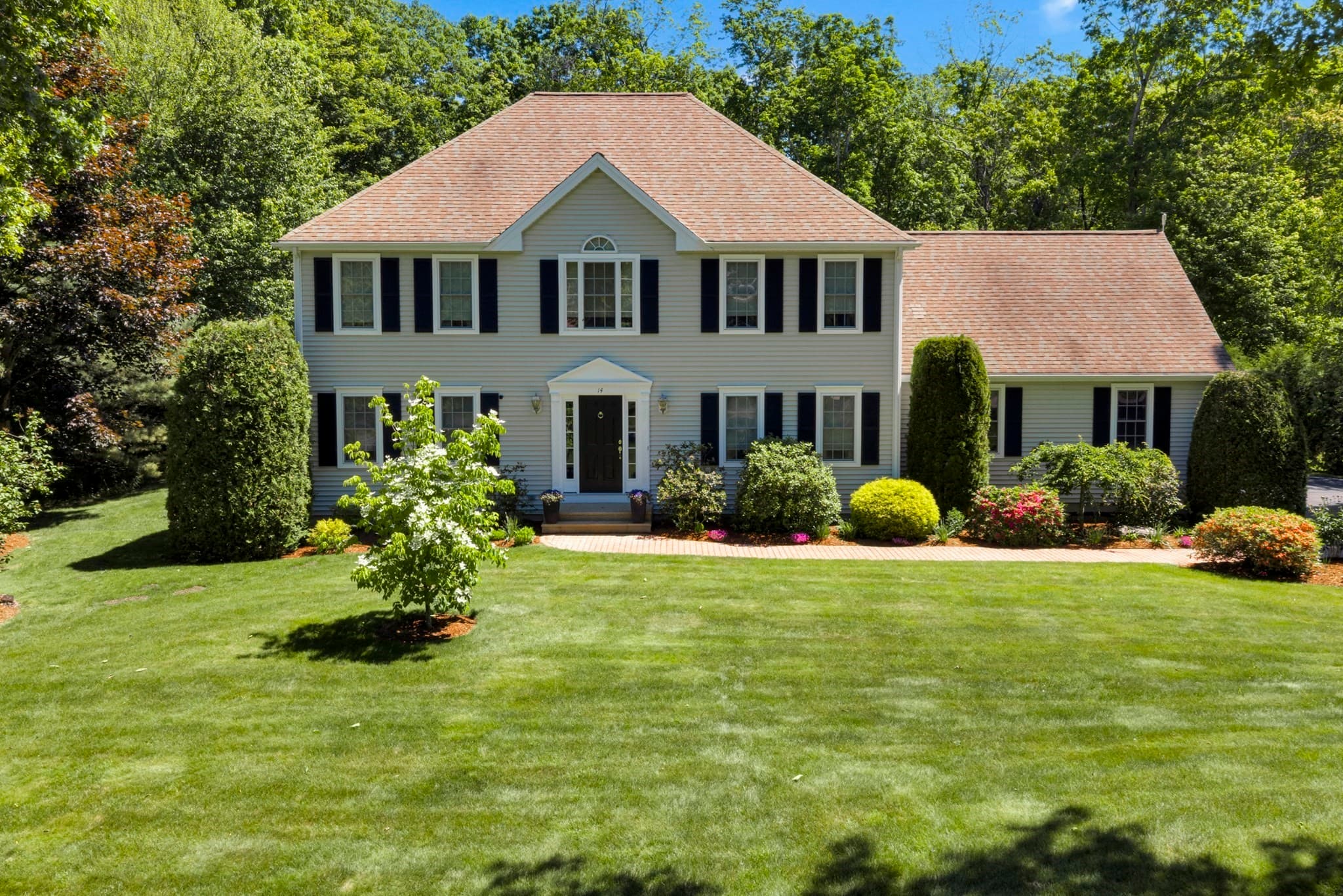 14 Old Towne Way, Sturbridge MA 01518