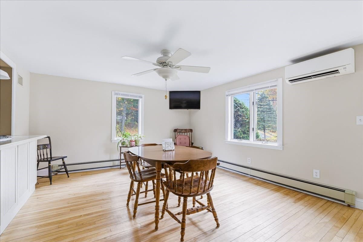 Single Family Residence at 6 Ledgeville Ave, Foxboro MA 02035, Foxboro, photo 6 of 30