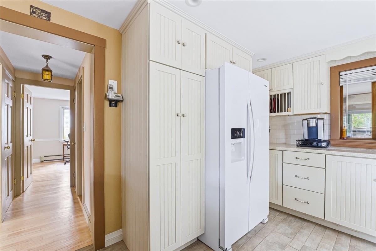Single Family Residence at 6 Ledgeville Ave, Foxboro MA 02035, Foxboro, photo 7 of 30