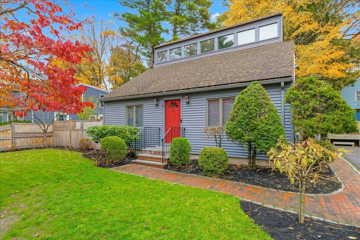 6 Ledgeville Ave, Foxboro MA 02035