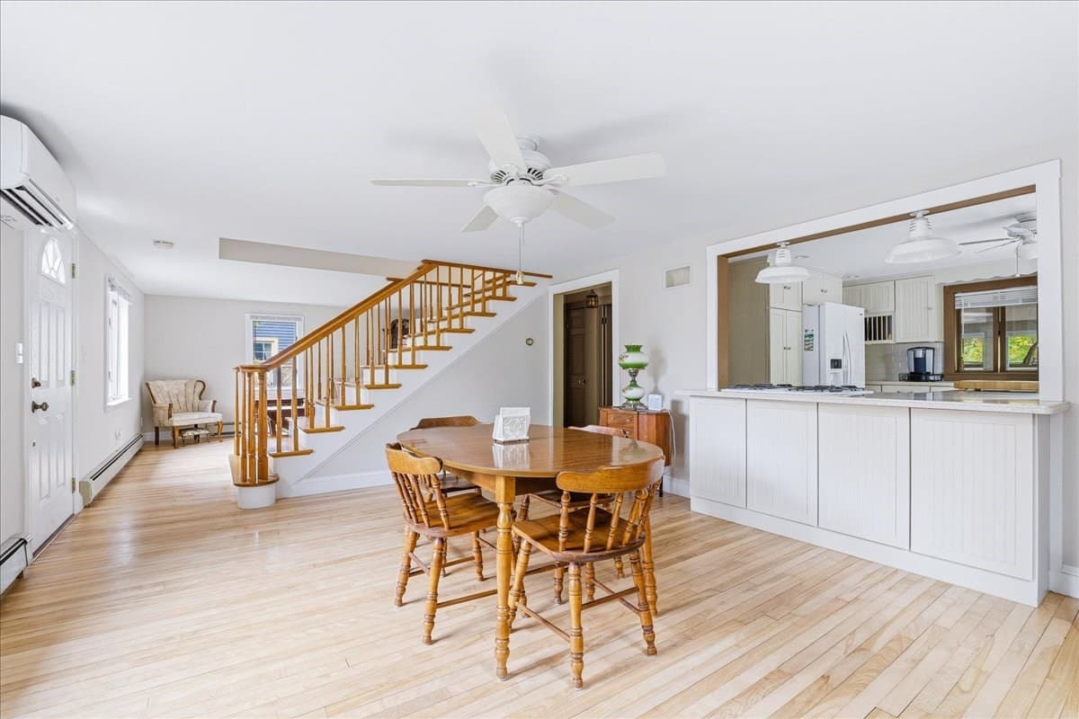 Single Family Residence at 6 Ledgeville Ave, Foxboro MA 02035, Foxboro, photo 4 of 30