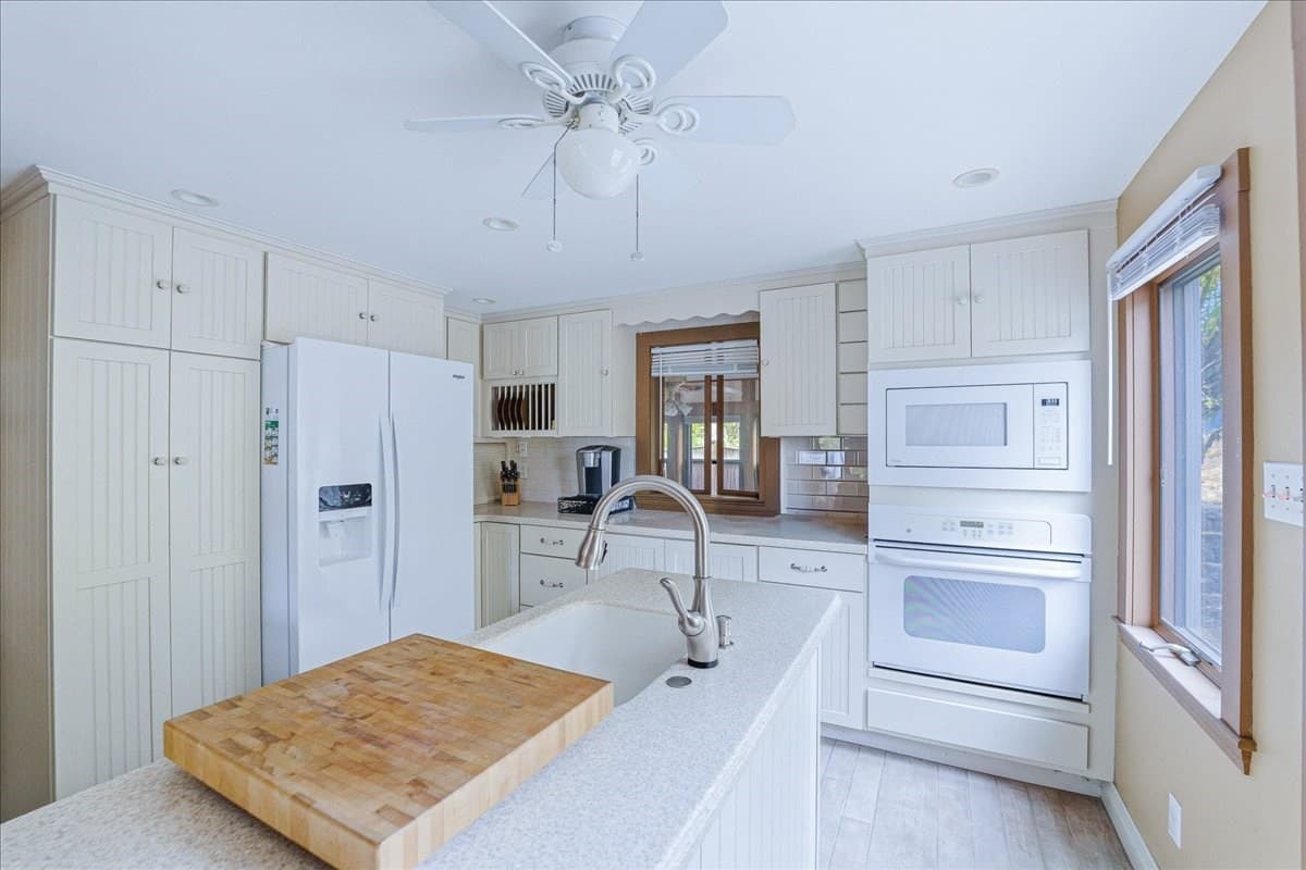 Single Family Residence at 6 Ledgeville Ave, Foxboro MA 02035, Foxboro, photo 8 of 30