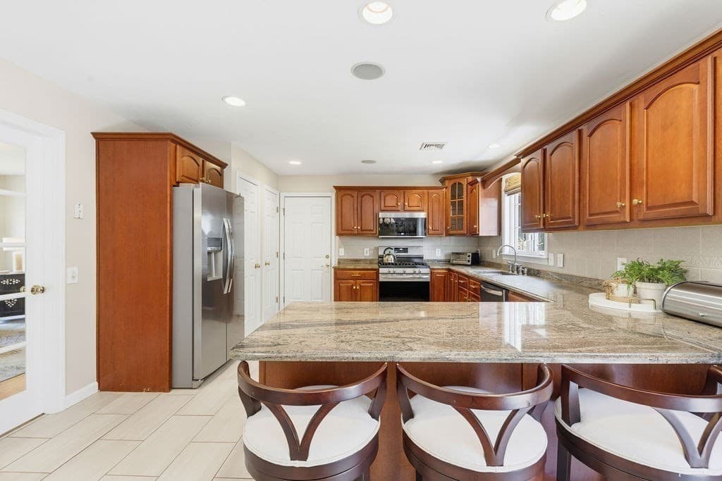 Single Family Residence at 32 Cinnamon Cir, Easton MA 02334, Easton, photo 17 of 42