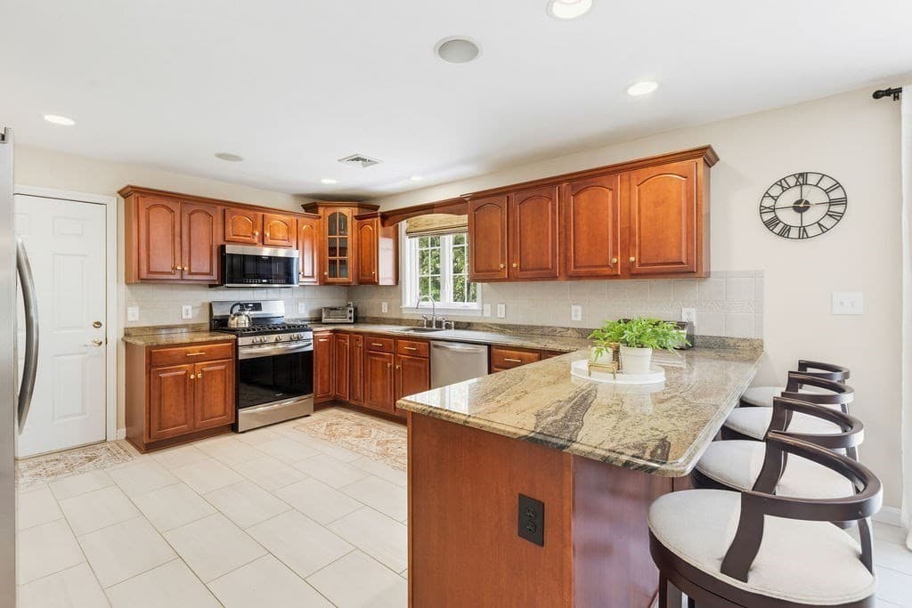 Single Family Residence at 32 Cinnamon Cir, Easton MA 02334, Easton, photo 18 of 42