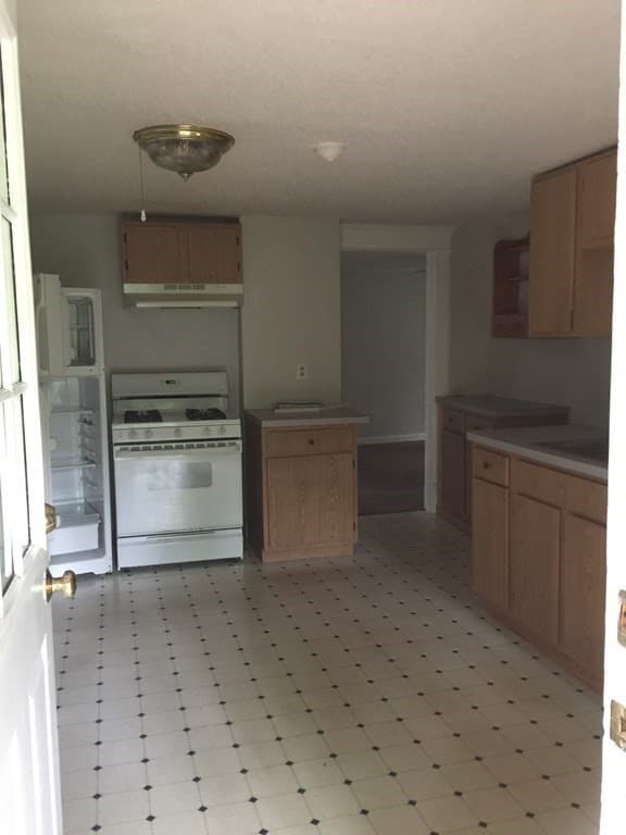 3 Family at 97-99 Brookline Ave, Holyoke MA 01040, Holyoke, photo 21 of 21