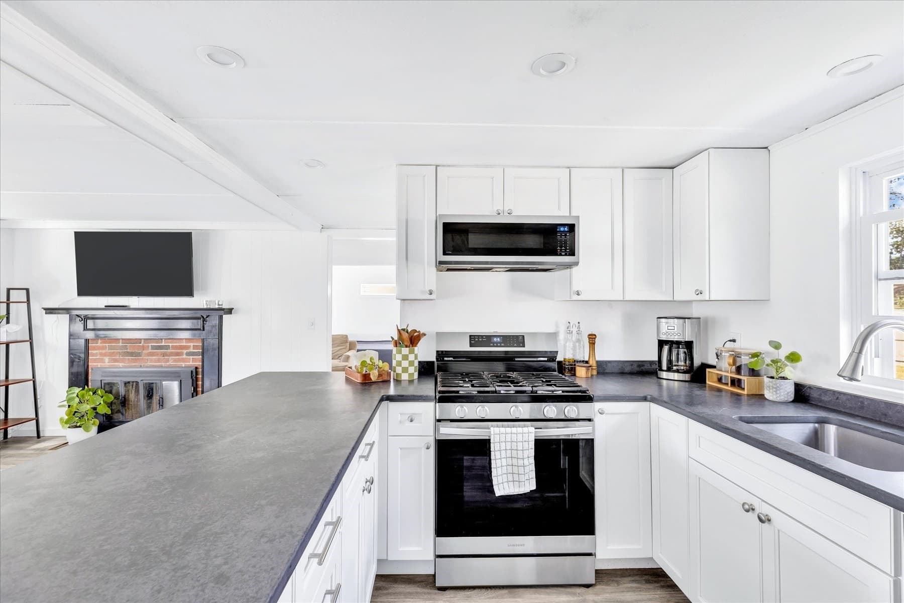 Single Family Residence at 25 Raspberry Lane, Barnstable MA 02648, Barnstable, photo 7 of 36