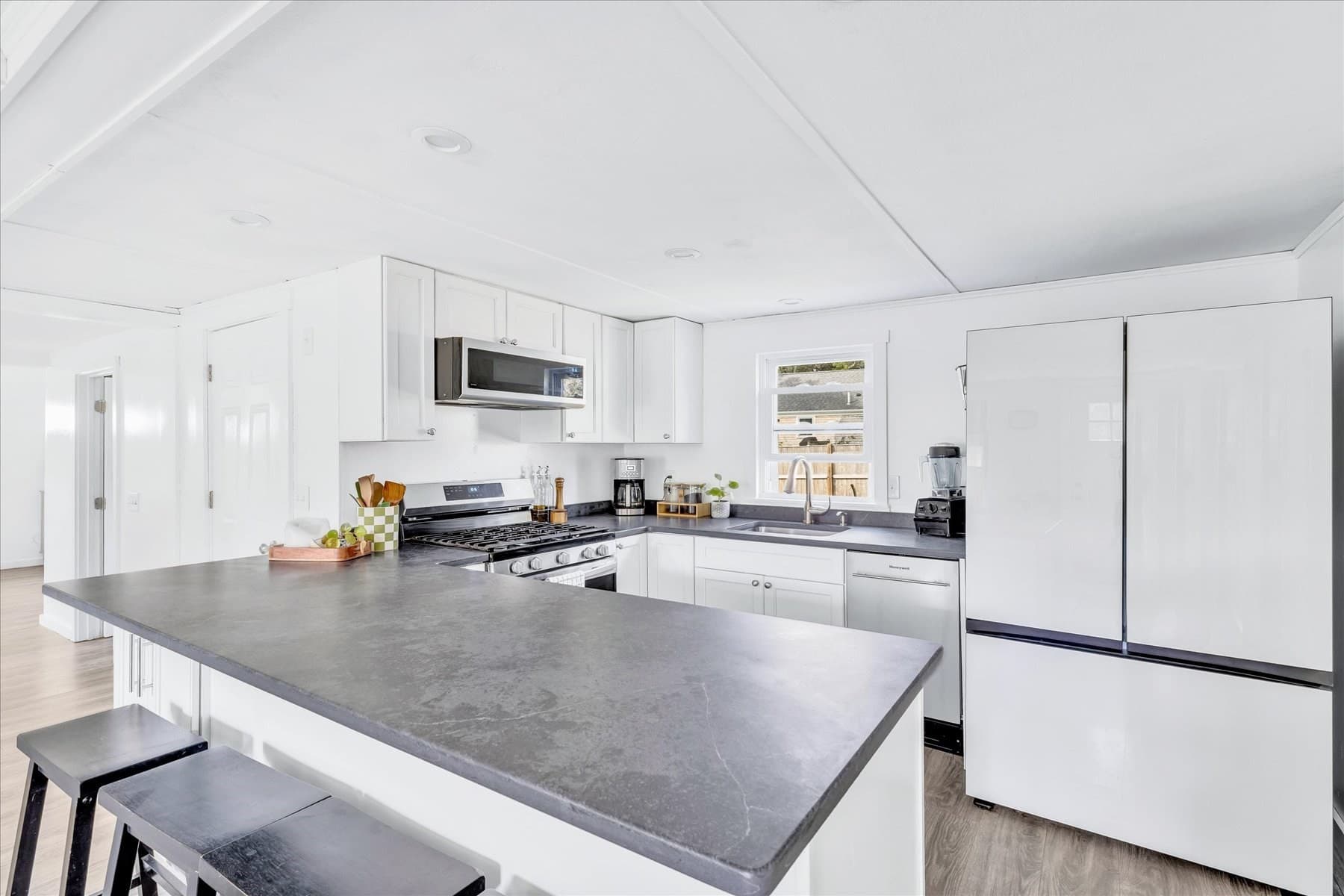 Single Family Residence at 25 Raspberry Lane, Barnstable MA 02648, Barnstable, photo 8 of 36