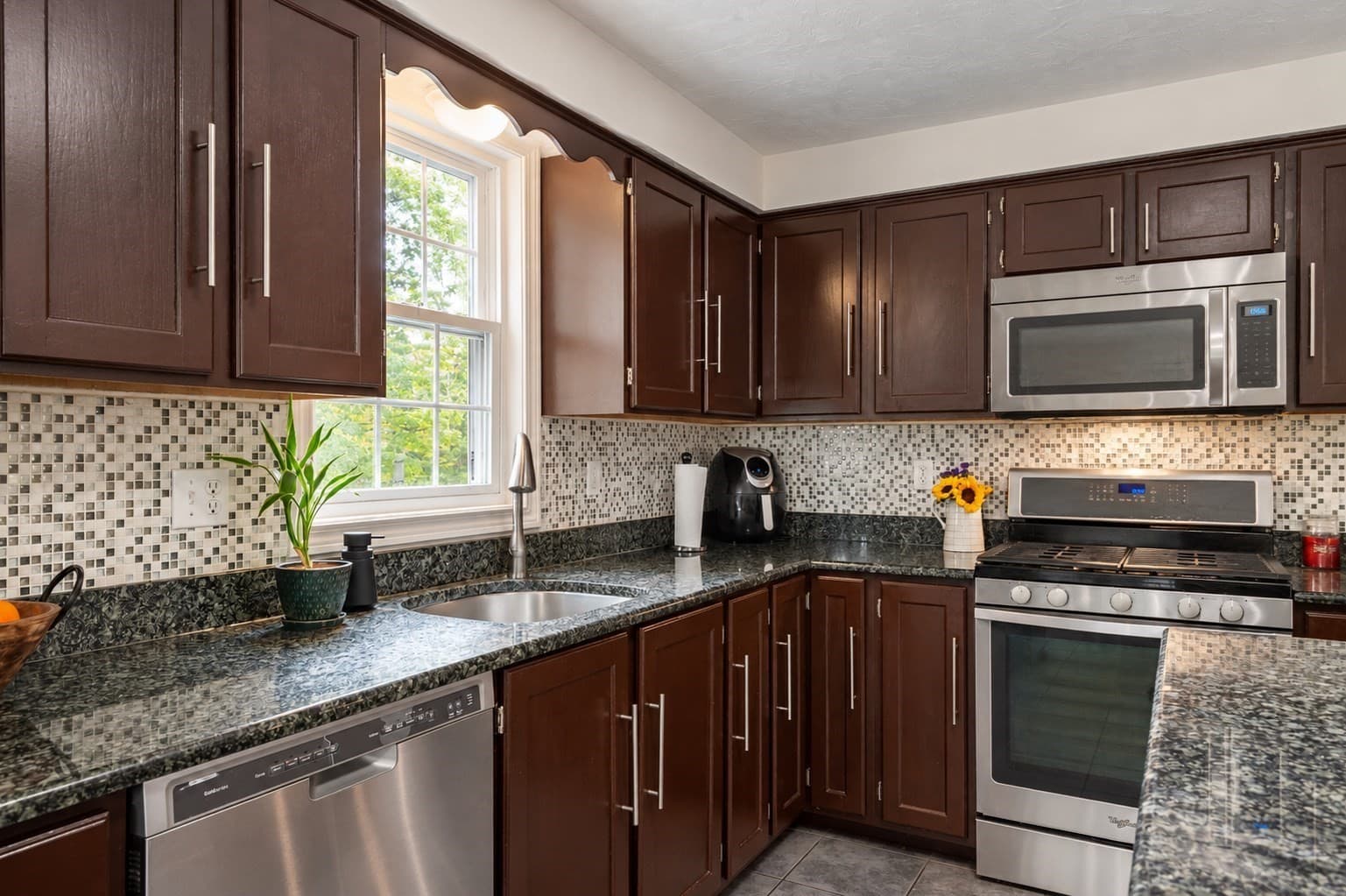 Single Family Residence at 538 Pike Avenue, Attleboro MA 02703, Attleboro, photo 3 of 40