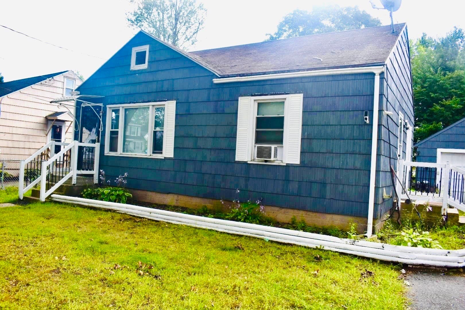 Single Family Residence at 54 Georgetown St, Springfield MA 01104, Springfield, photo 2 of 16