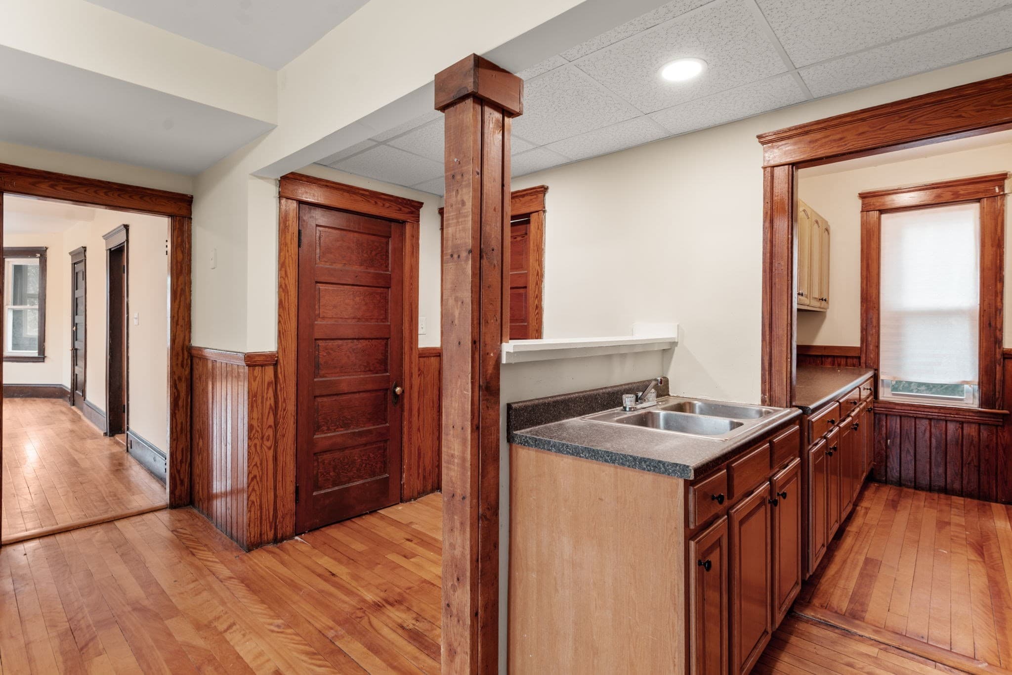 4 Family - 4 Units Up/Down at 31 Chrome Street, Worcester MA 01604, Worcester, photo 6 of 40