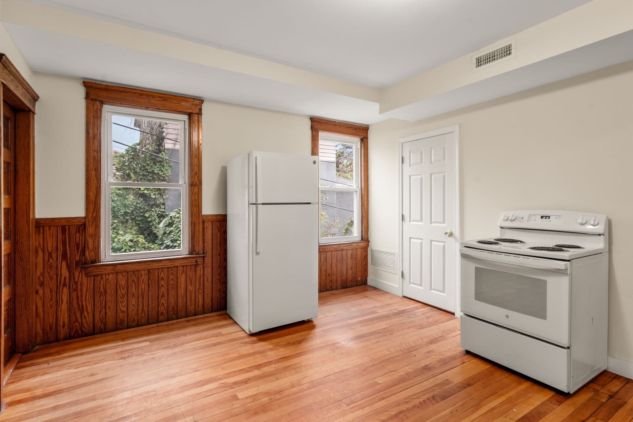 4 Family - 4 Units Up/Down at 31 Chrome Street, Worcester MA 01604, Worcester, photo 7 of 40