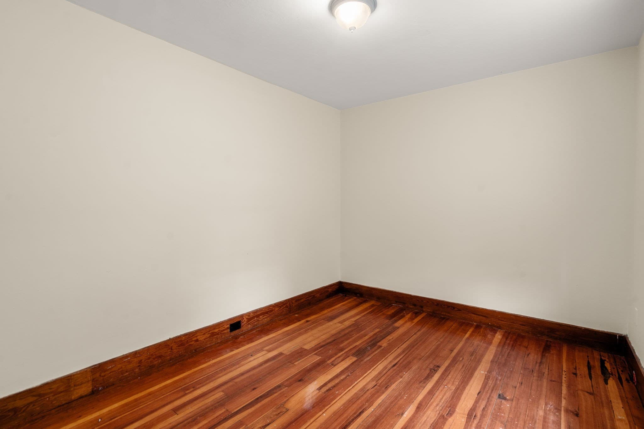 4 Family - 4 Units Up/Down at 31 Chrome Street, Worcester MA 01604, Worcester, photo 10 of 40