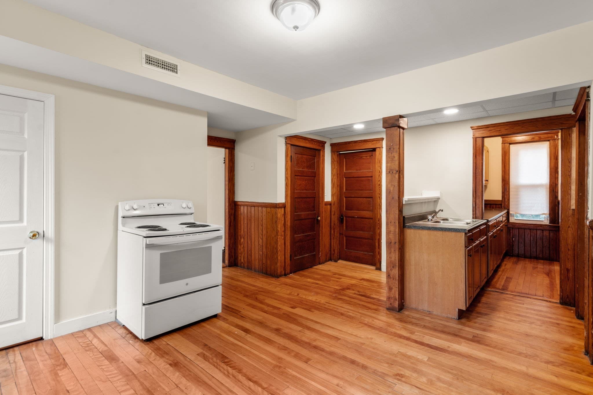 4 Family - 4 Units Up/Down at 31 Chrome Street, Worcester MA 01604, Worcester, photo 4 of 40