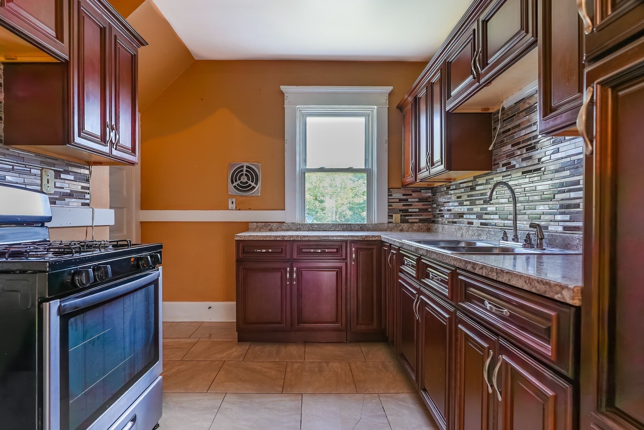 Single Family Residence at 228 Brook St, New Bedford MA 02746, New Bedford, photo 4 of 16