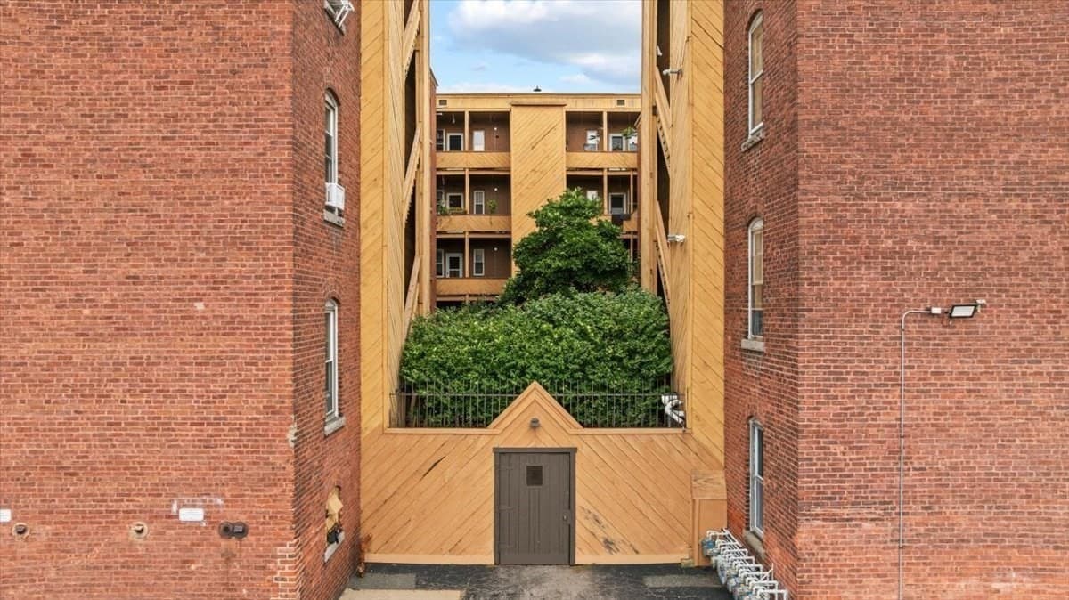Condominium at 6 Chatham Pl # 8, Worcester MA 01609, Worcester, photo 26 of 34