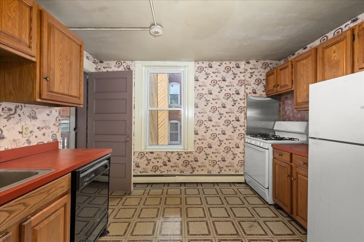 Condominium at 6 Chatham Pl # 8, Worcester MA 01609, Worcester, photo 9 of 34