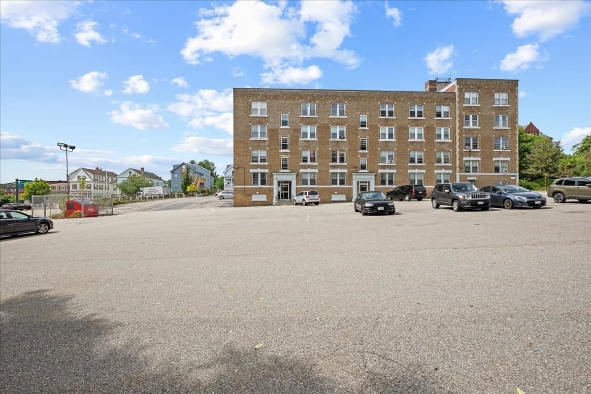 Condominium at 6 Chatham Pl # 8, Worcester MA 01609, Worcester, photo 30 of 34