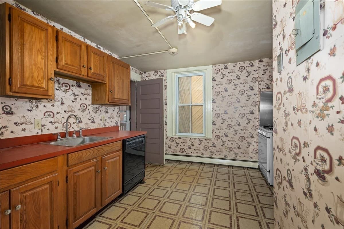 Condominium at 6 Chatham Pl # 8, Worcester MA 01609, Worcester, photo 10 of 34